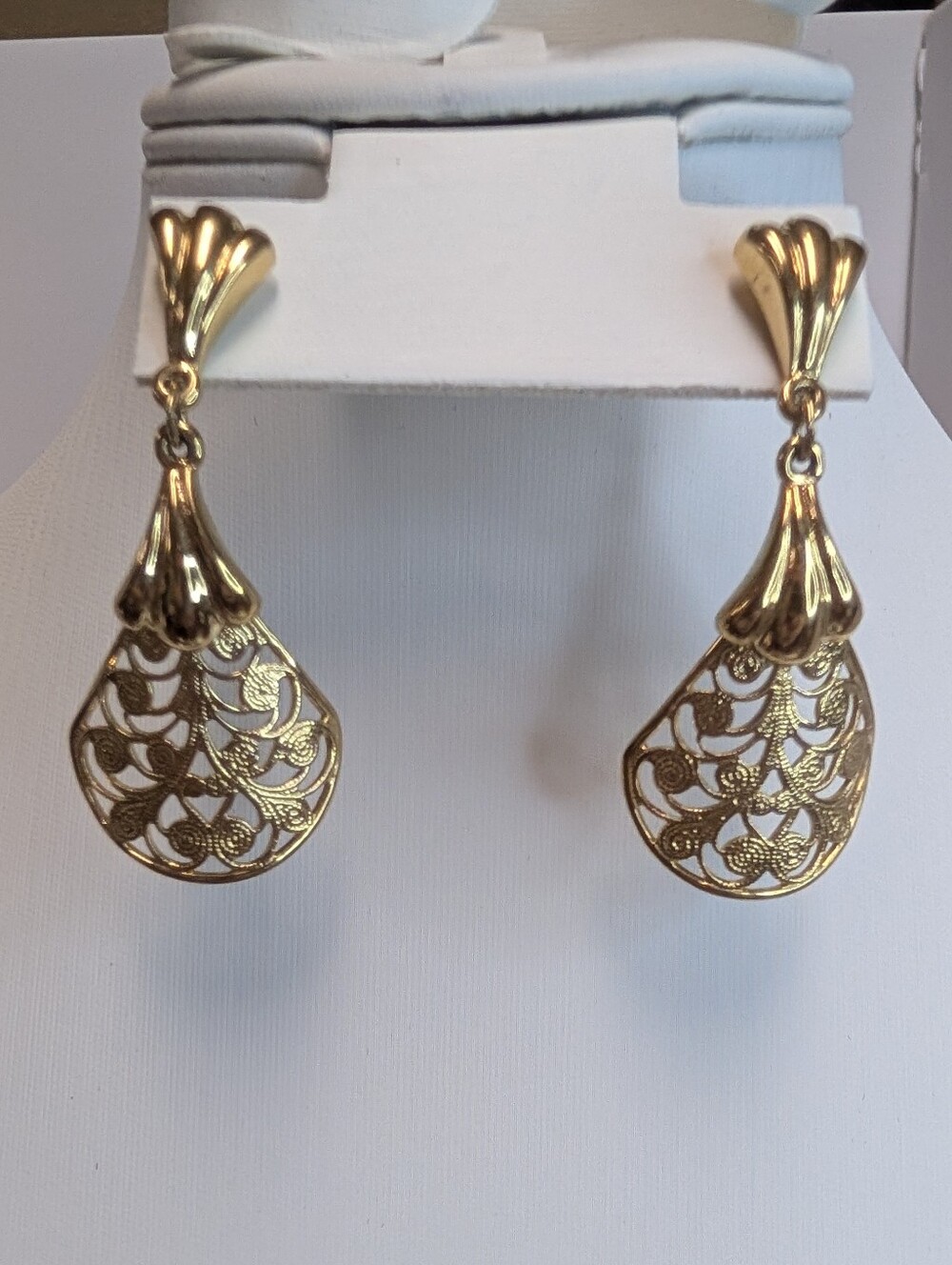 Elegant Gold Filigree Teardrop Drop Earrings - Women Jewelry